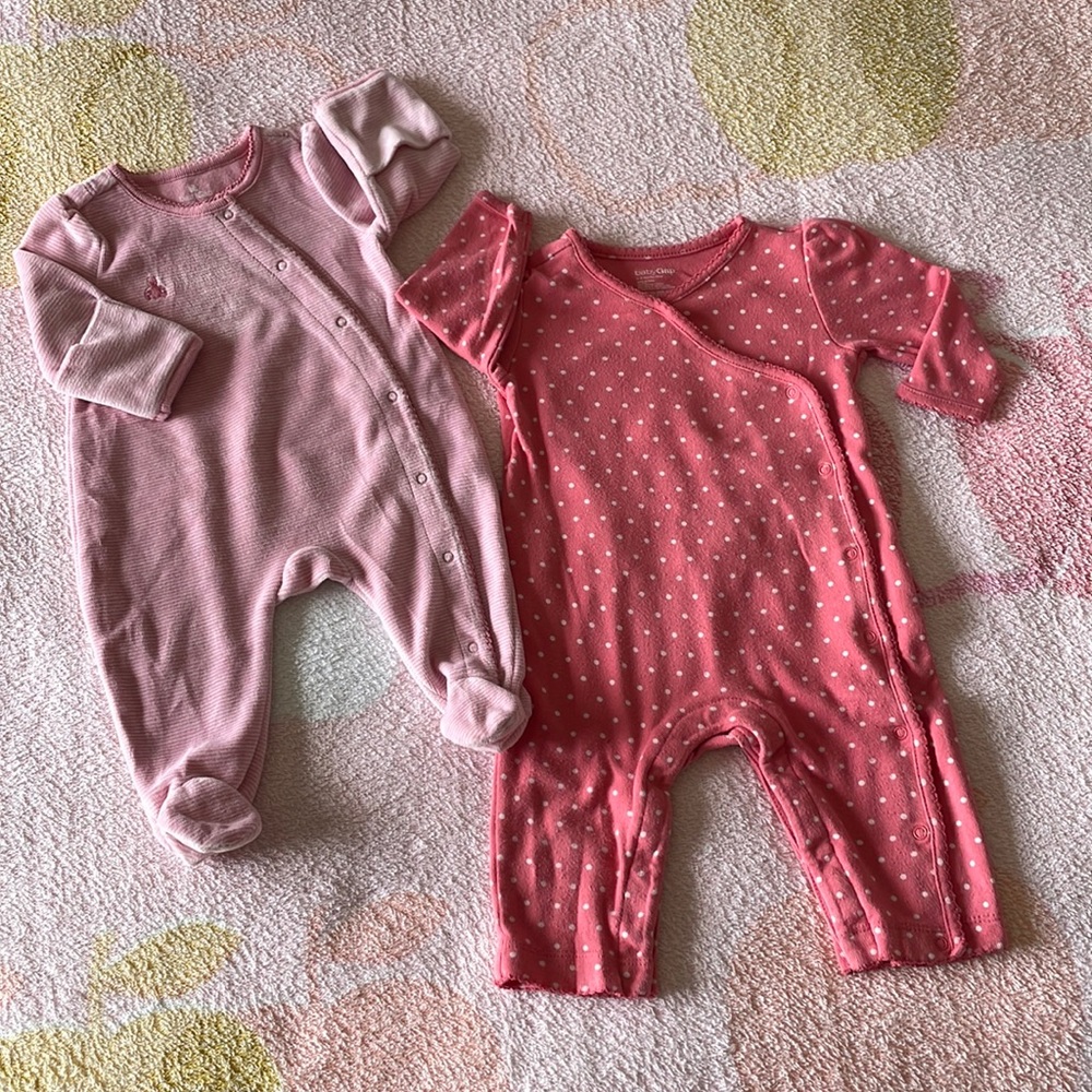 Baby bodysuits - 2 total